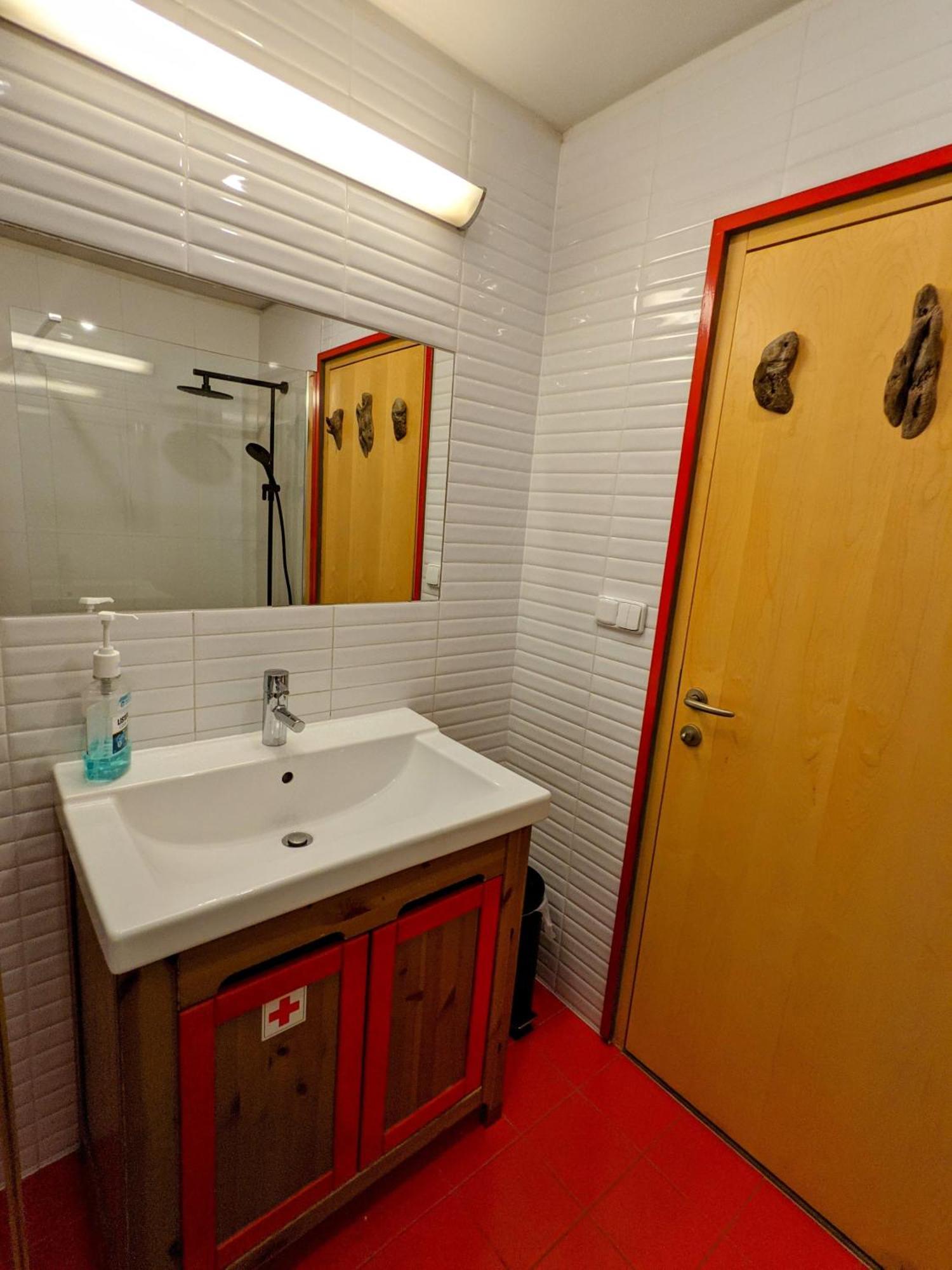 Guestrooms, Rooftop With Garden, Spacious Living Room, Character And Fireplace * Praha